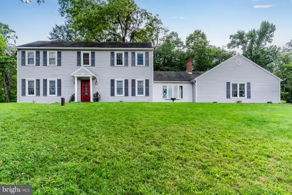 8 Holly Dr, NEW CUMBERLAND, PA 17070