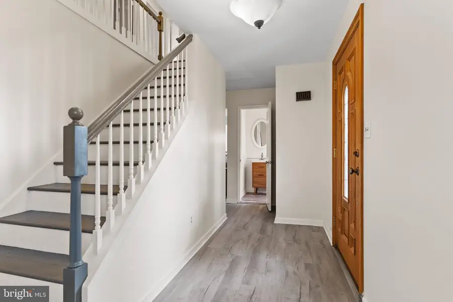 8 Holly Dr, New Cumberland, PA 17070 - #3