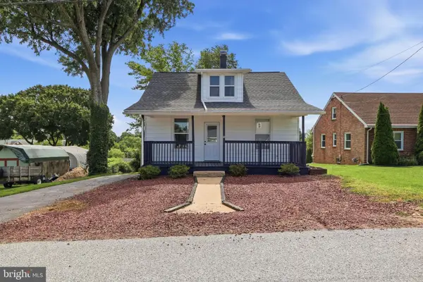 38 W Pennsylvania Ave, STEWARTSTOWN, PA 17363