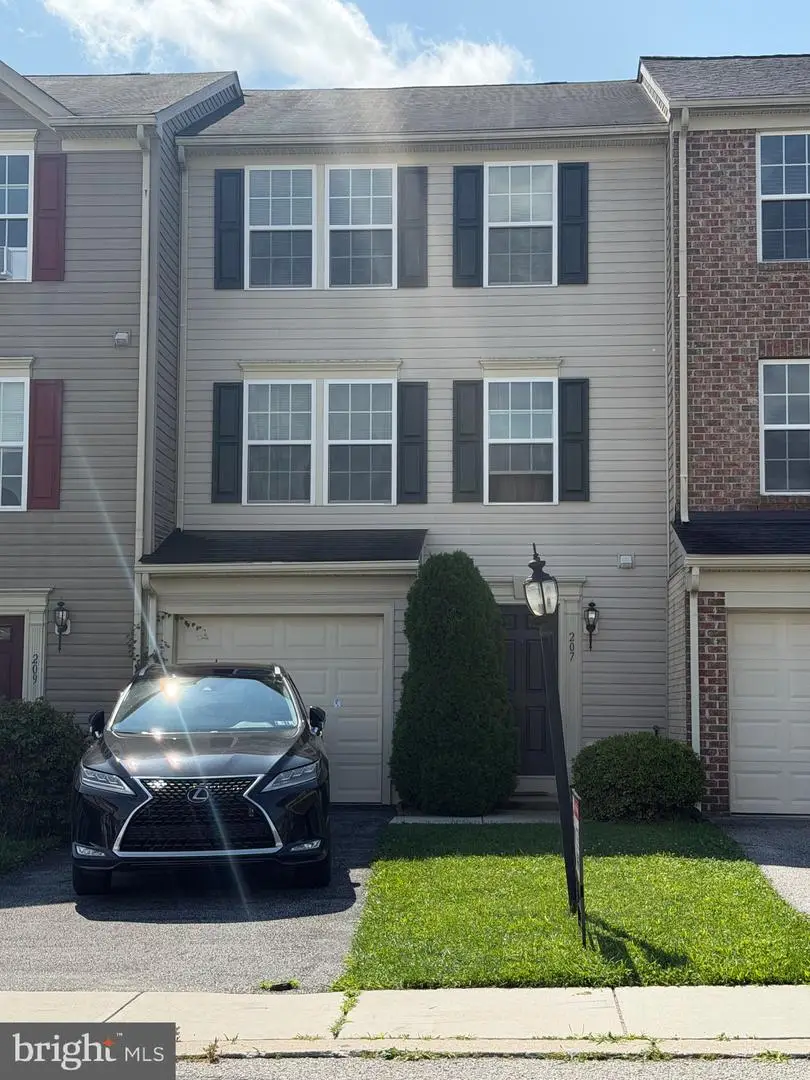 207 Ridge View Ln, Hanover, PA 17331 - #1