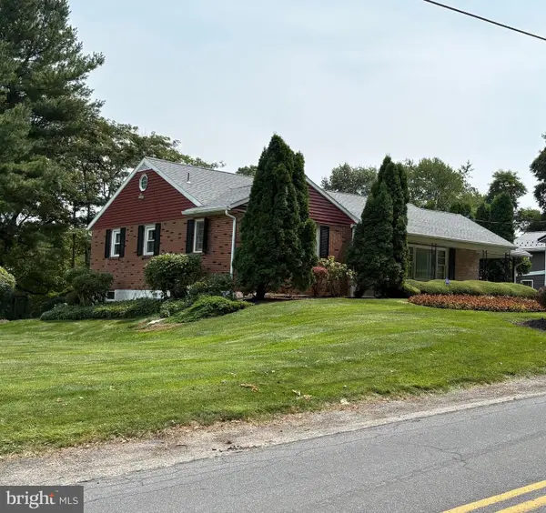 Lake Rd, YORK, PA 17403