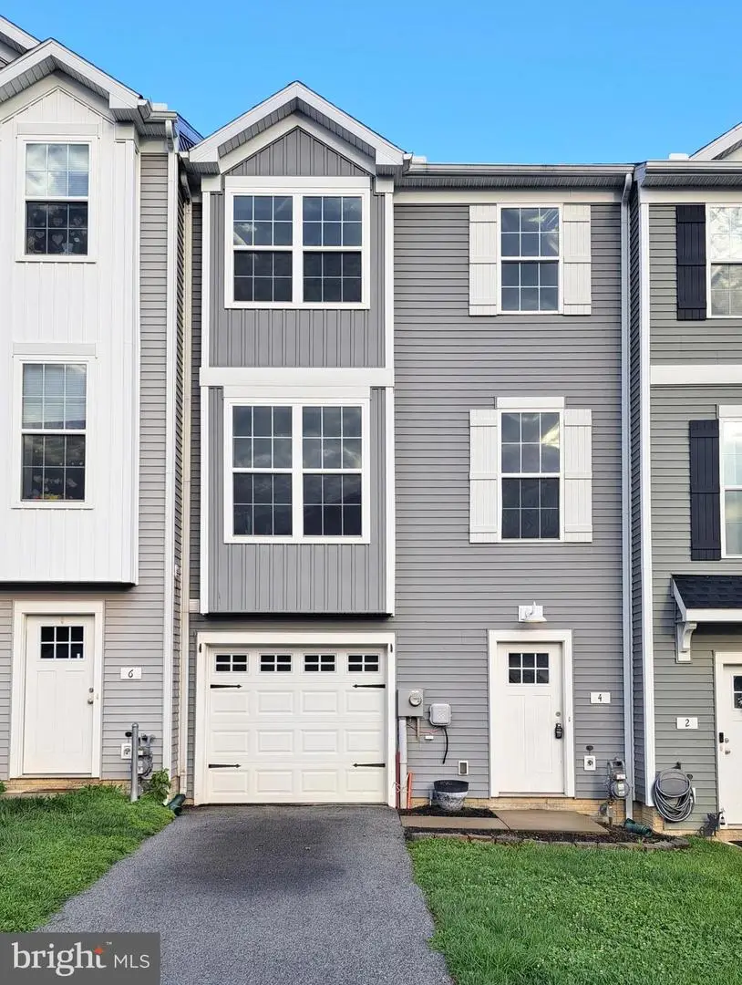 4 Pacer Dr, Hanover, PA 17331 - #1