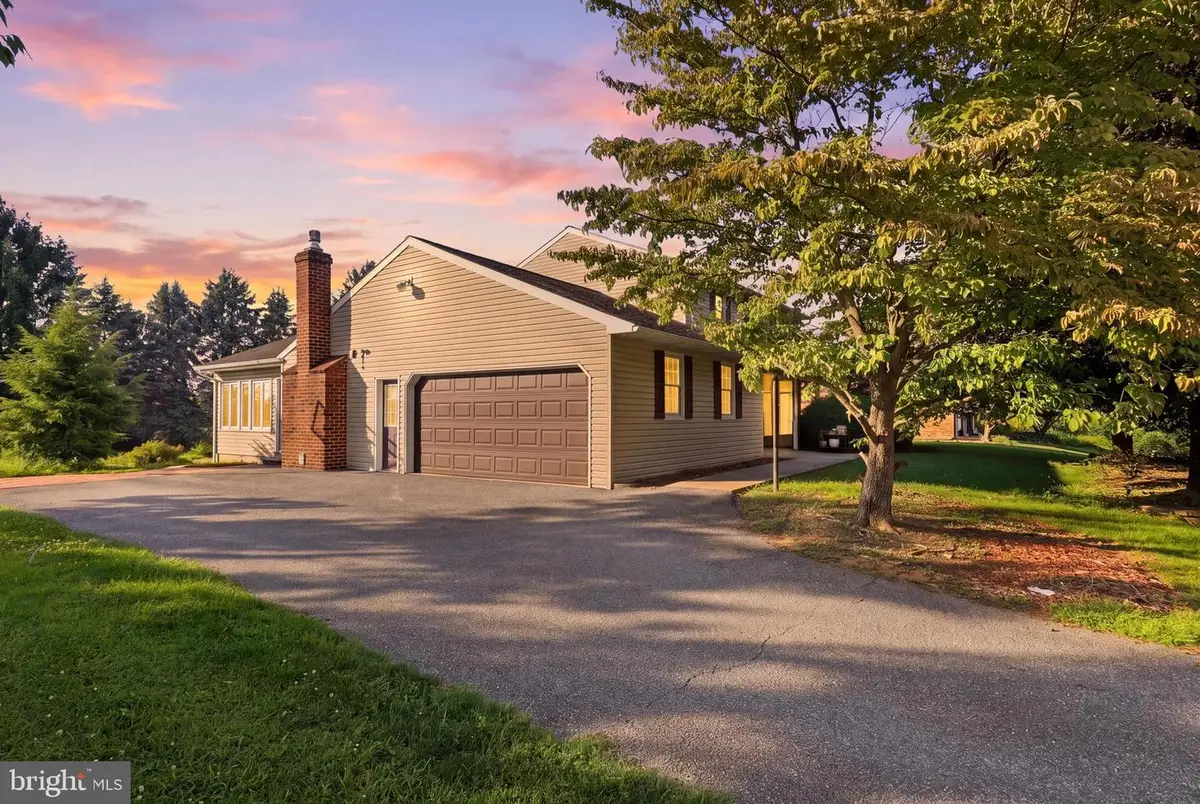 90 Steffie Dr, Mount Wolf, PA 17347 - #1