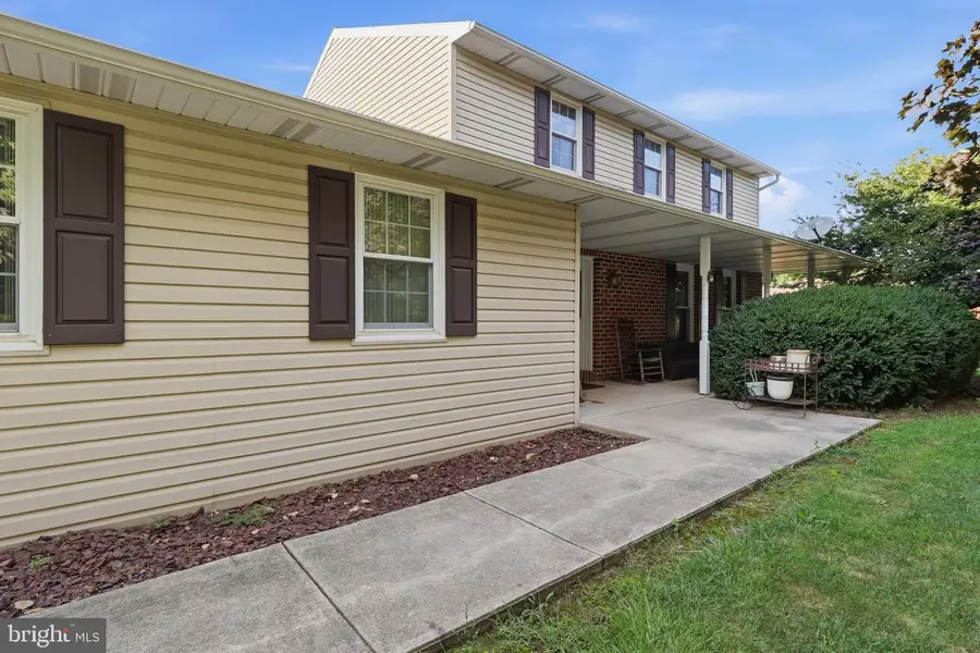 90 Steffie Dr, Mount Wolf, PA 17347 - #3
