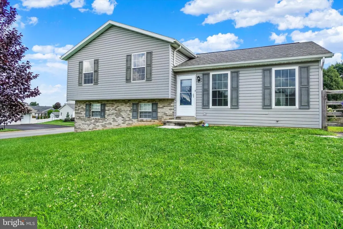 131 Switchpoint Dr, Stewartstown, PA 17363 - #1
