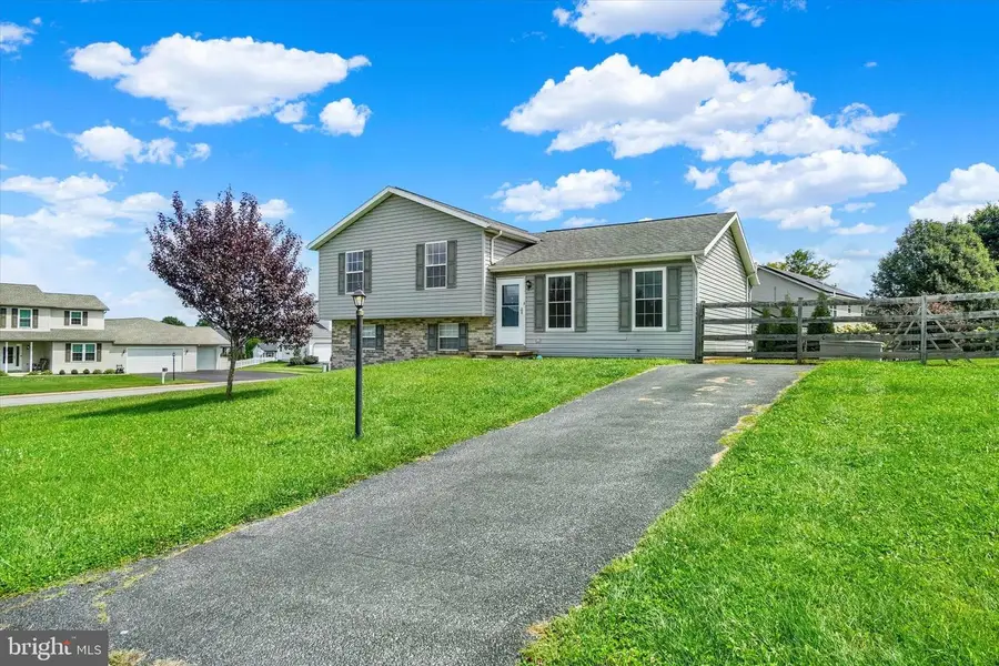 131 Switchpoint Dr, Stewartstown, PA 17363 - #2