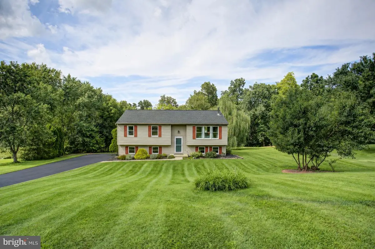 155 N Griffiths Ln, Manchester, PA 17345 - #1