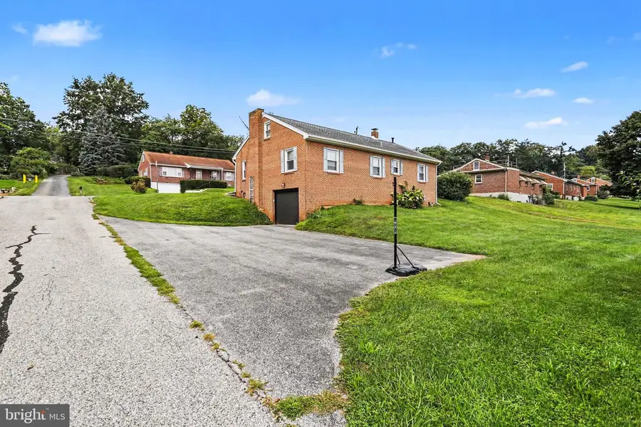 305 Glenvue Rd, Glen Rock, PA 17327 - #3