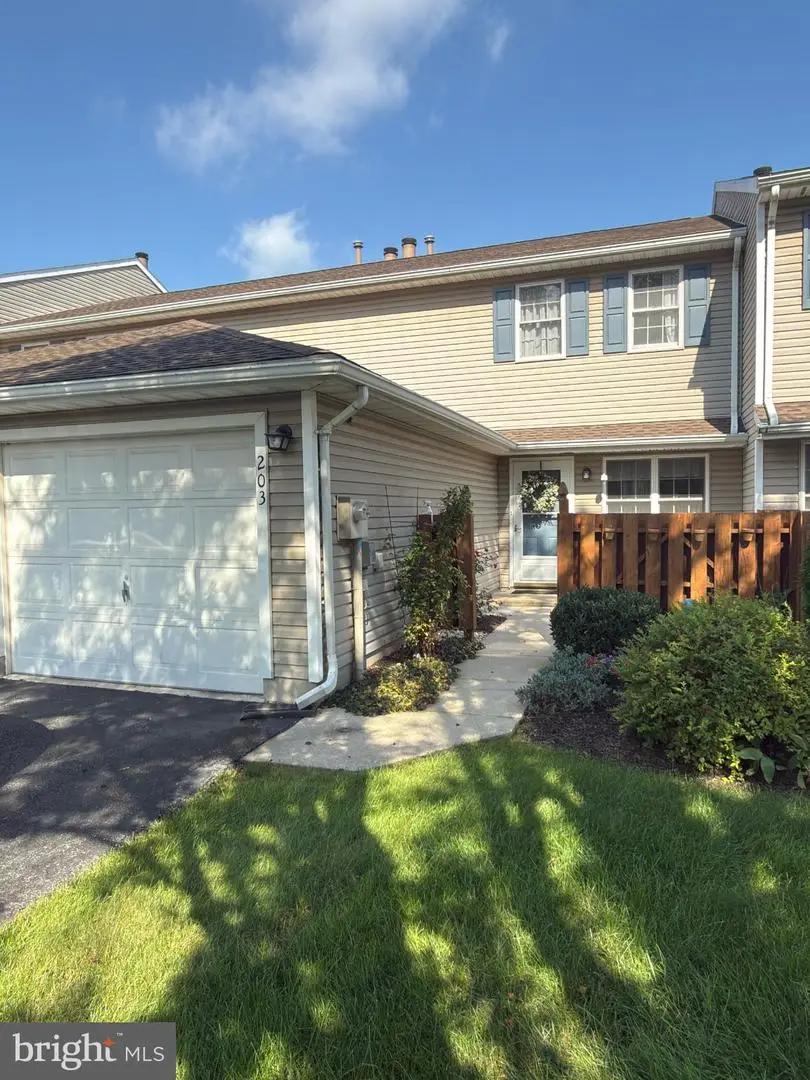 203 Pine Ct, York, PA 17408 - #1