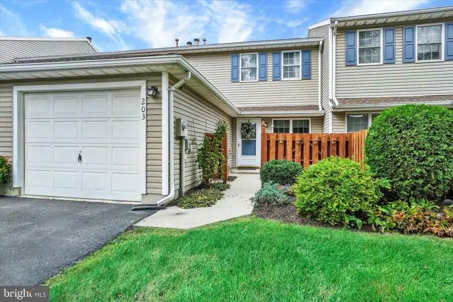 203 Pine Ct, York, PA 17408 - #2