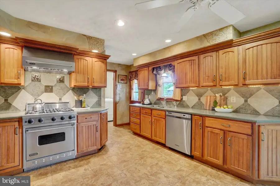 2319 Redwood Rd, York, PA 17408 - #3