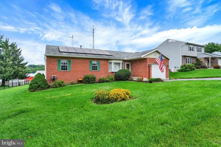 2829 Glen Hollow Dr, York, PA 17406 - #2