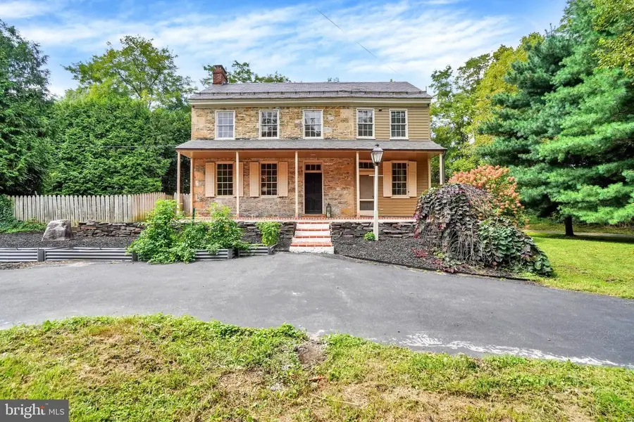 535 E Locust Ln, York, PA 17406 - #2