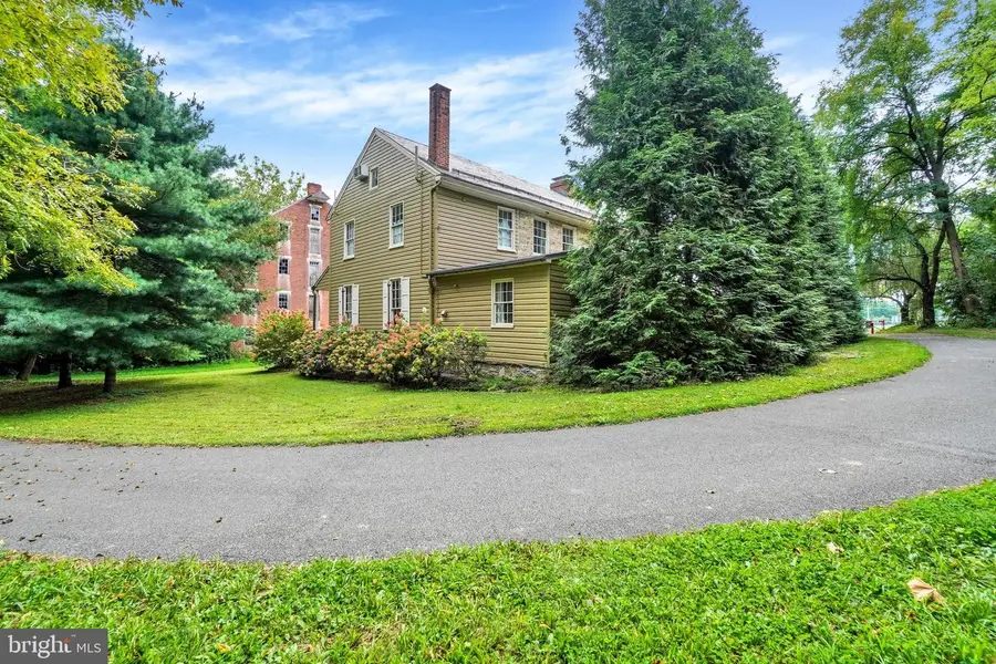 535 E Locust Ln, York, PA 17406 - #3
