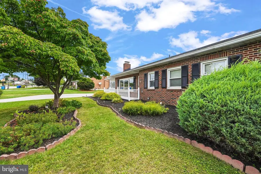 1112 Hanover Rd, York, PA 17408 - #3