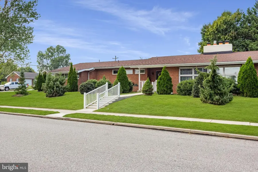 300 George St, Hanover, PA 17331 - #2