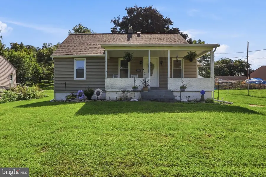 986 2nd St, Mount Wolf, PA 17347 - #2