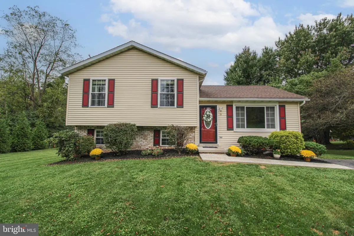 13 Foxtail Ct, Shrewsbury, PA 17361 - #1
