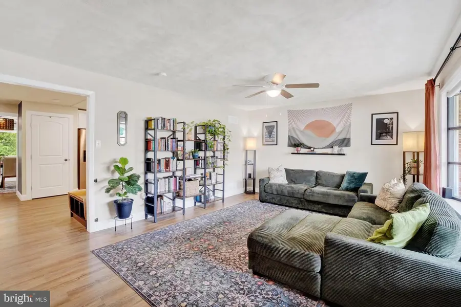 458 Arnold Ln, York, PA 17406 - #2