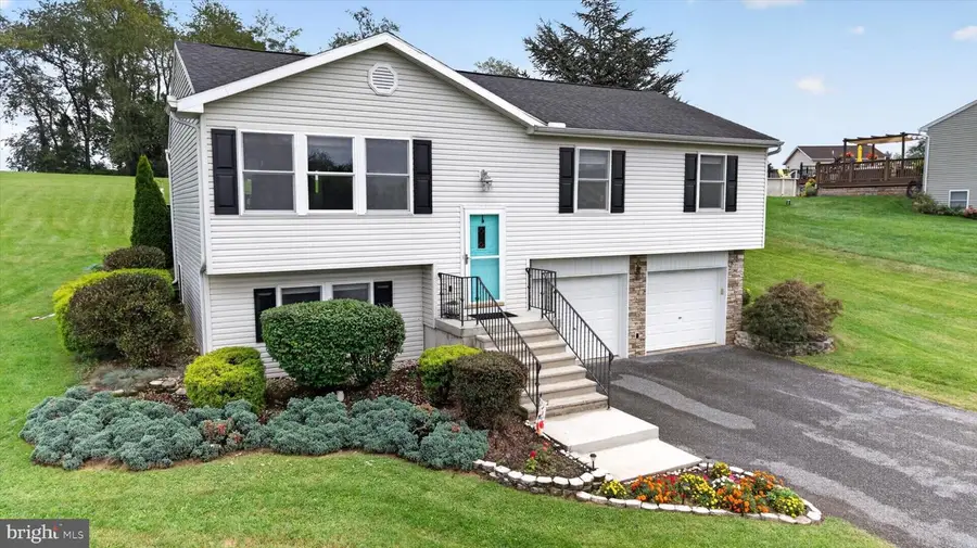311 Nebinger St, Lewisberry, PA 17339 - #2