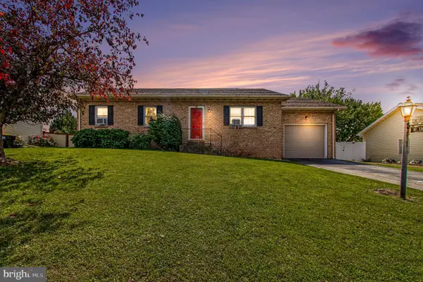 81 Lion Dr., HANOVER, PA 17331