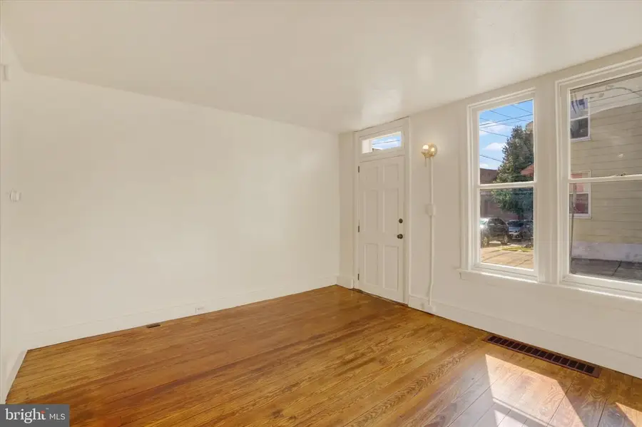 555 Mckenzie St, York, PA 17401 - #3