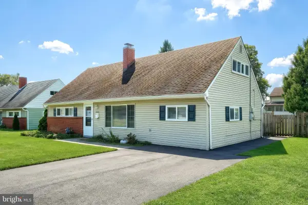 1512 Continental Rd, YORK, PA 17404