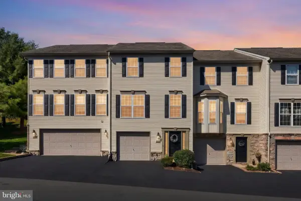 2714 Hunters Crest Dr #28, YORK, PA 17402