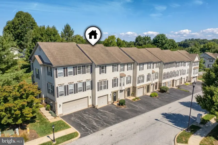 2714 Hunters Crest Dr #28, York, PA 17402 - #2