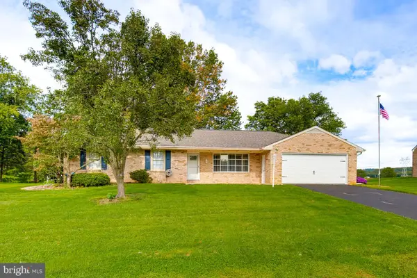 4437 Webster Dr N, YORK, PA 17402