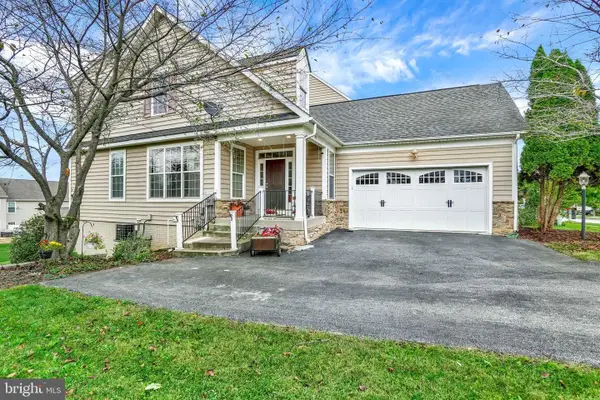 592 Lake Redman Ct, SEVEN VALLEYS, PA 17360