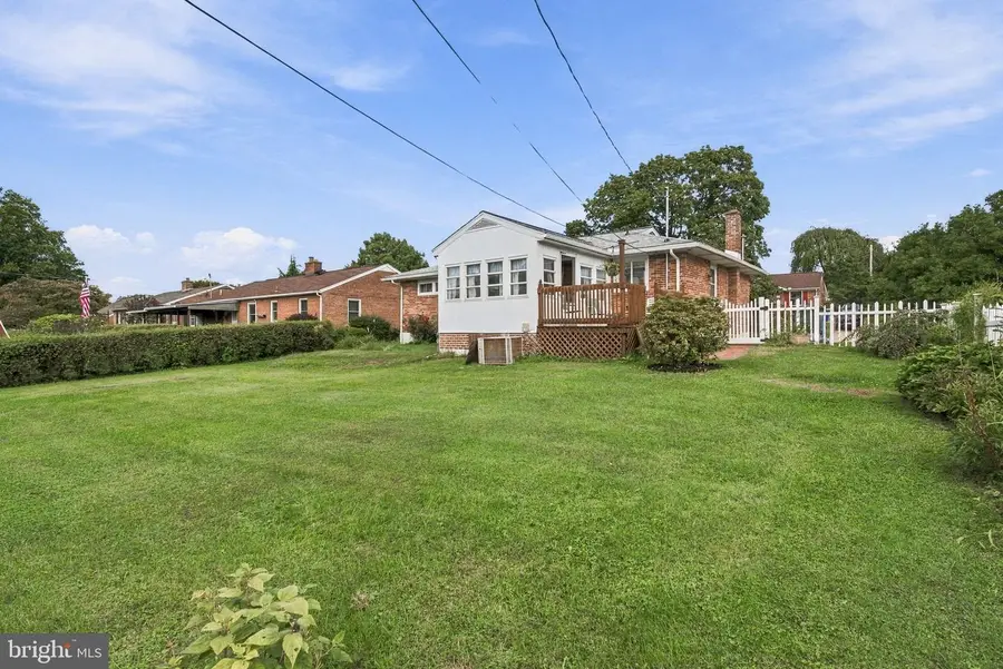 1790 Pelham Dr, York, PA 17406 - #3