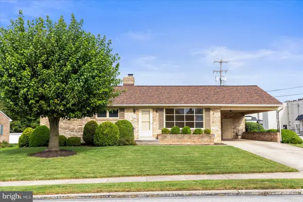 11 Kuhn Dr, HANOVER, PA 17331