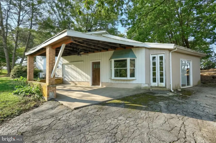 3295 Woodberry Rd, York, PA 17408 - #2