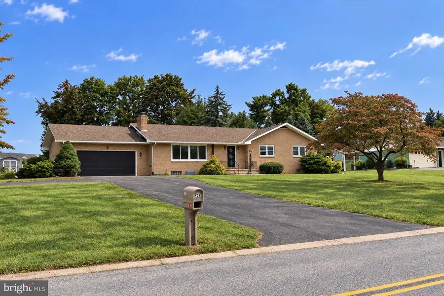 325 Donna Ln, York, PA 17403 - #3
