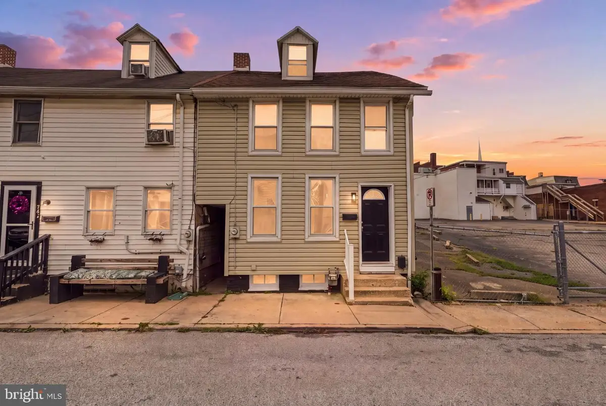 740 E Clarke Ave, York, PA 17403 - #1