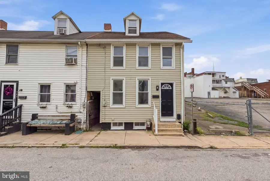 740 E Clarke Ave, York, PA 17403 - #2