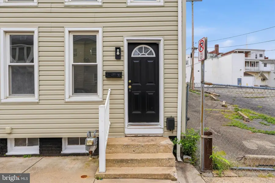 740 E Clarke Ave, York, PA 17403 - #3