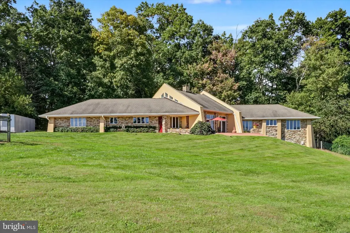 8272 Woodbine Rd, Airville, PA 17302 - #1
