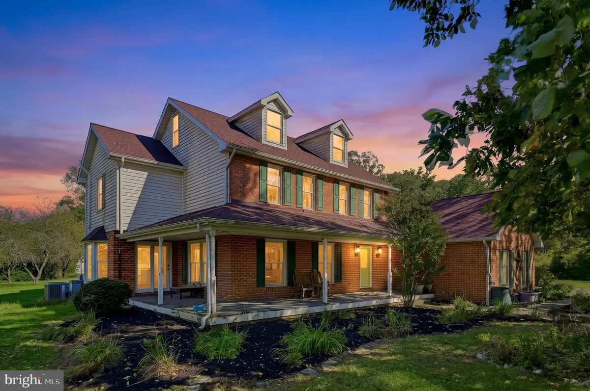 951 Porters Rd, Spring Grove, PA 17362 - #1