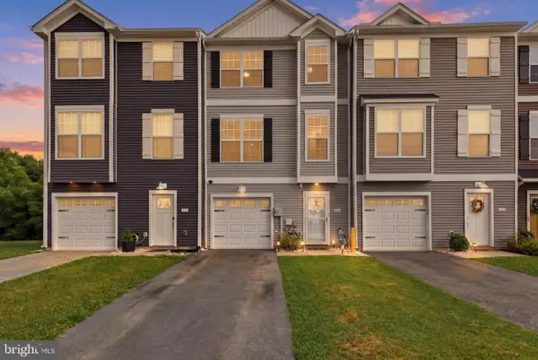 521 Charles Ave, HANOVER, PA 17331