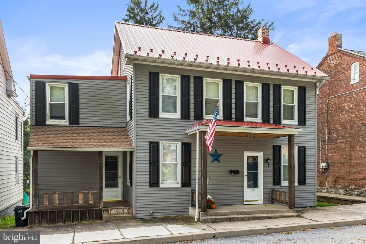 229 Chestnut St, Wrightsville, PA 17368 - #1