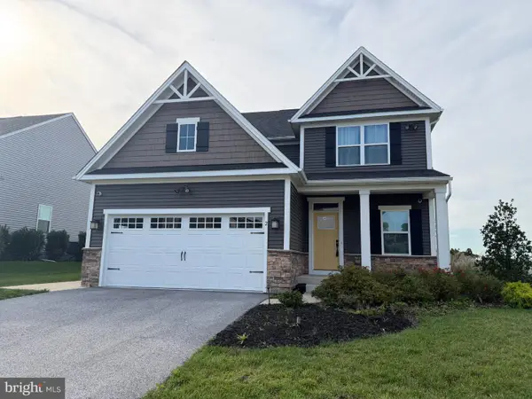 2 Lady Harrington Dr, YORK, PA 17402