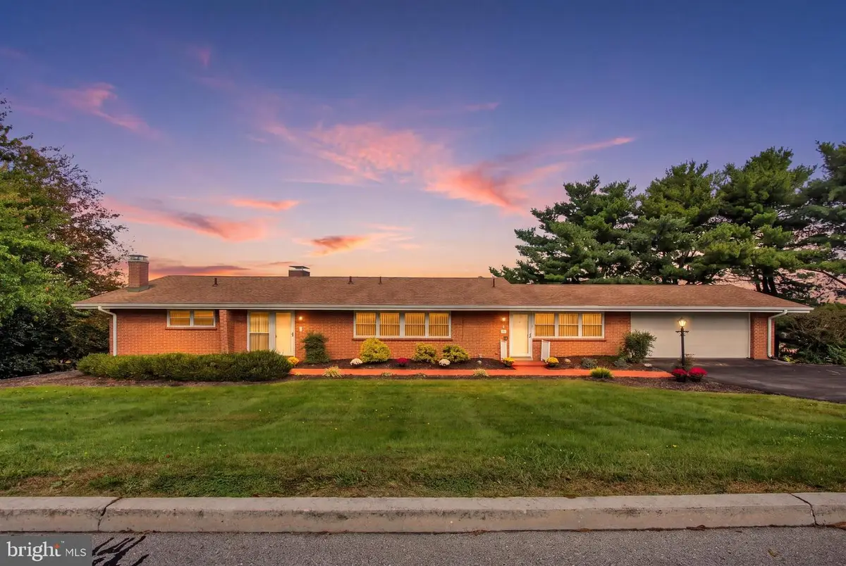 41 Hillcrest Dr, Hanover, PA 17331 - #1