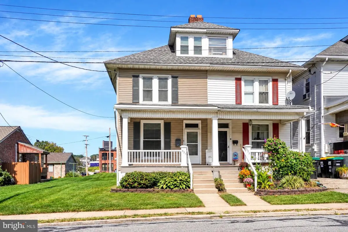 337 W Maple St, Red Lion, PA 17356 - #1