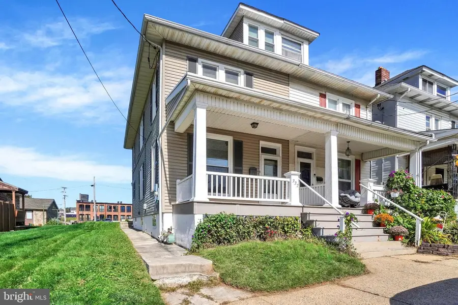 337 W Maple St, Red Lion, PA 17356 - #2