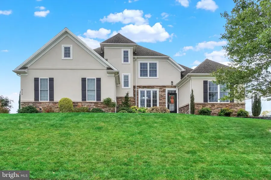 915 Wetherburn Dr, York, PA 17404 - #2