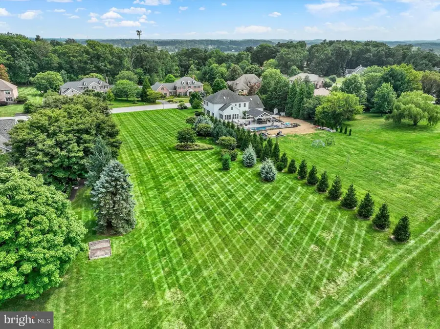 735 Rosewood Ln, York, PA 17403 - #2