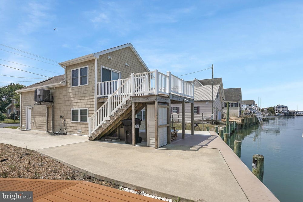 4451 Main St, CHINCOTEAGUE ISLAND, VA 23336 BHGRE