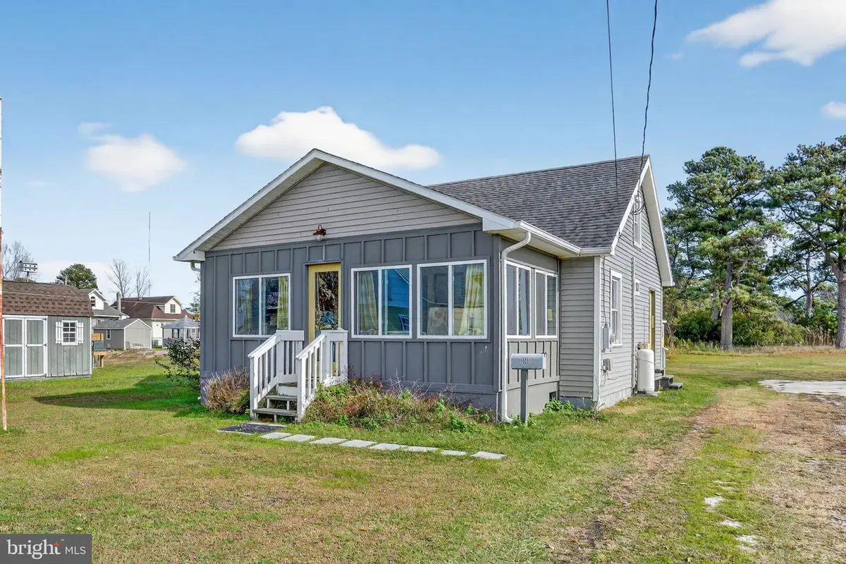 7363 Andrews Ln, Chincoteague Island, VA 23336 - Image #1